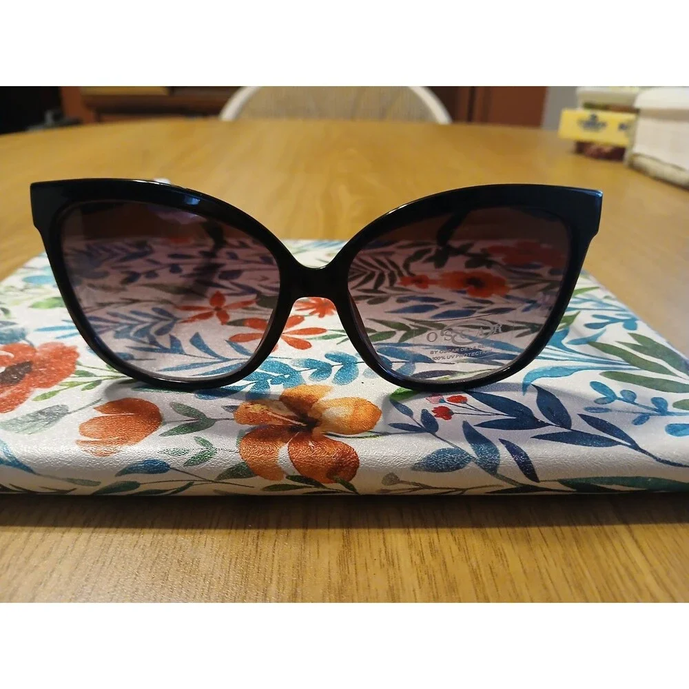 Oscar De La Renta 01322WM Sunglasses Black 57-15-145